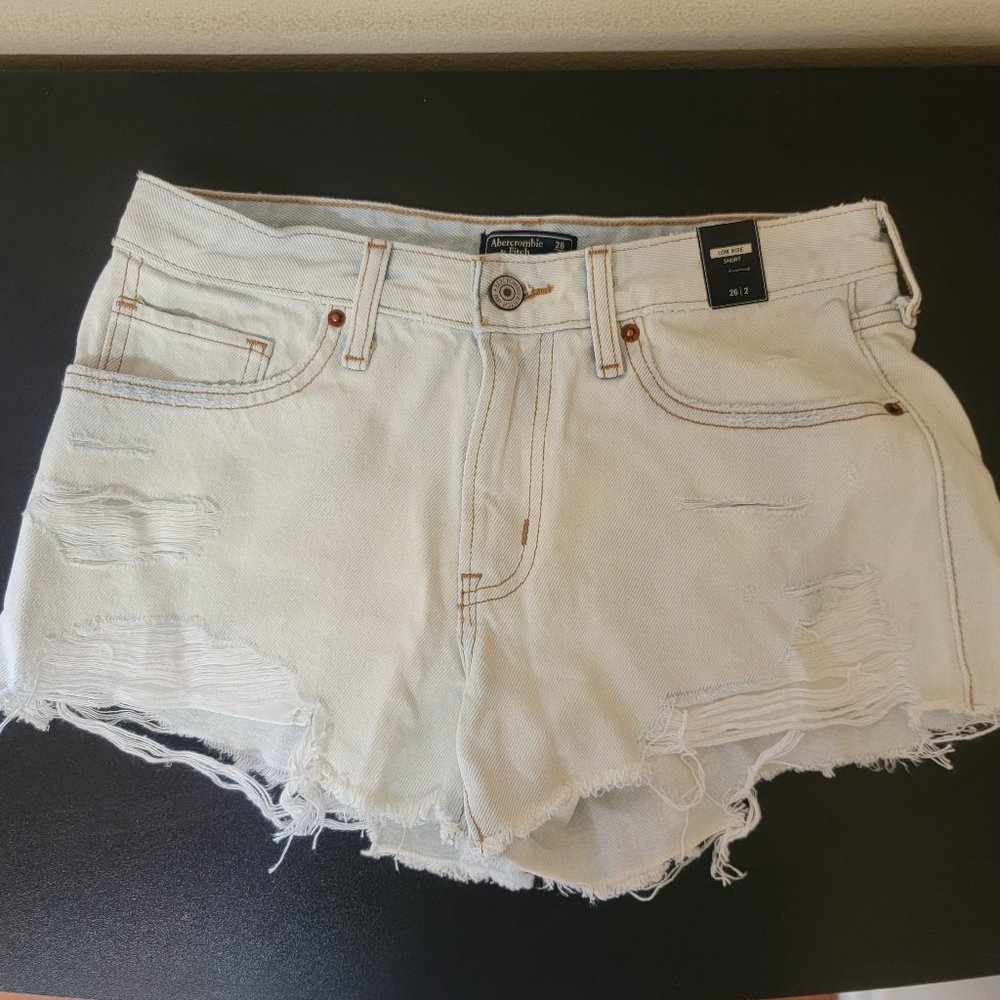 NWT Abercrombie and Fitch Low Rise short size 26/2